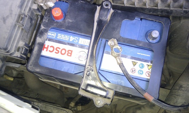 Замена аккумулятора на Honda Pilot II — пошаговая фото-инструкция